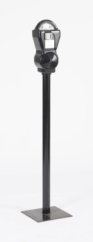 Electronically operated street parking meter