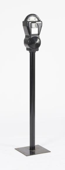 Electronically operated street parking meter