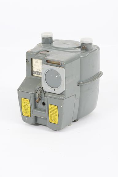 Dry gas meter