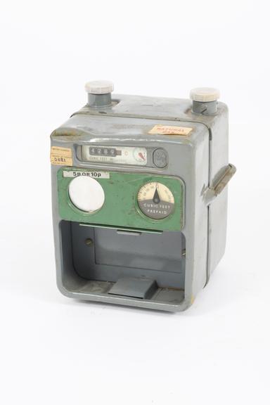 Dry gas meter