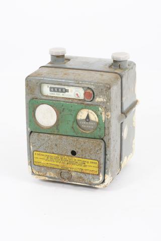 Dry gas meter
