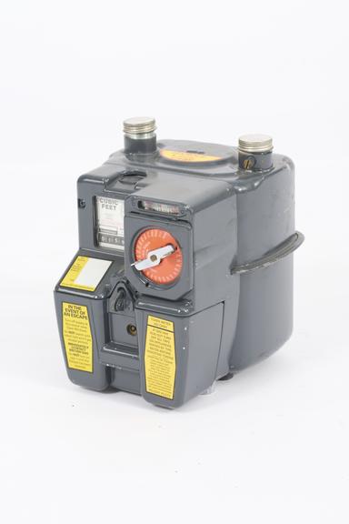 Dry gas meter