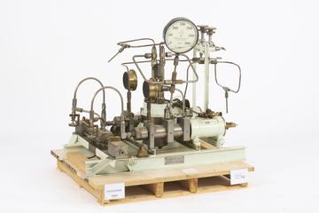 Michels' mercury-sealed high pressure ethylene compressor
