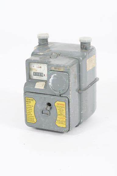 Dry gas meter