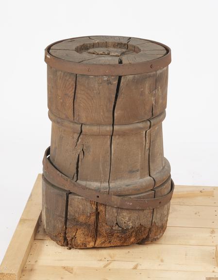 Wooden mortar stand