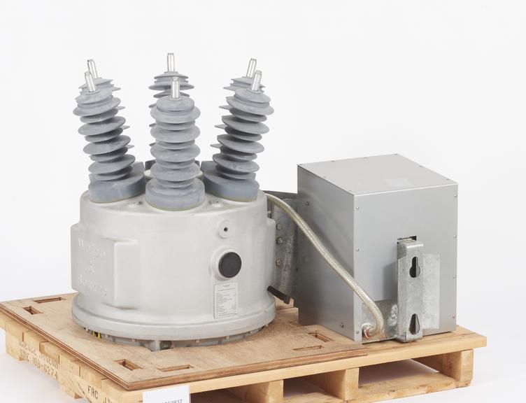 Gas-filled vacuum recloser type GVR serial no. GVRB 13000997