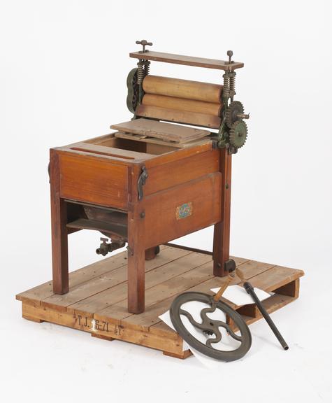 Mangle and washing machine