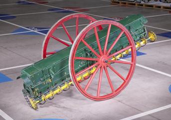 Manure broadcast distributor with chain delivery 8' wide