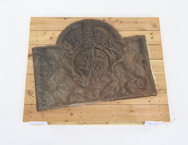 Cast iron fire-back bearing royal coat of arms
