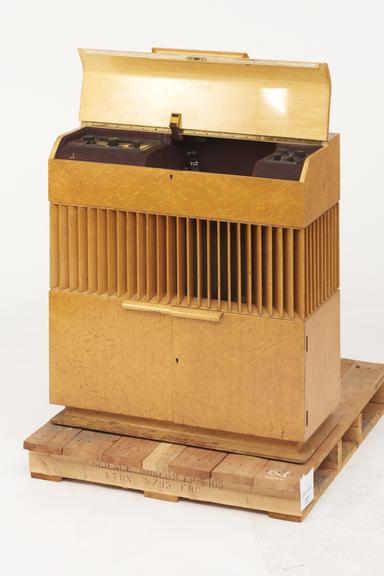 Decca 'Decola' radiogram, c 1947.