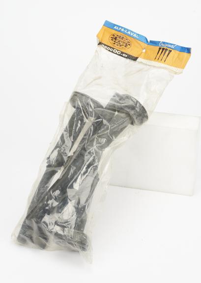 4 sets of moulded milk tube and liners