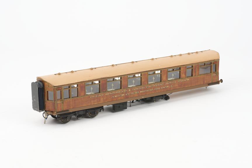 0-gauge model 3rd class dining car, GN & NE Joint Stock