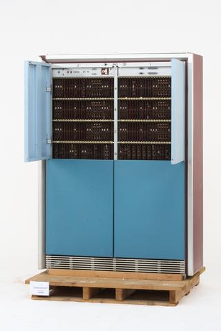 Multiply-divide unit from central processor unit