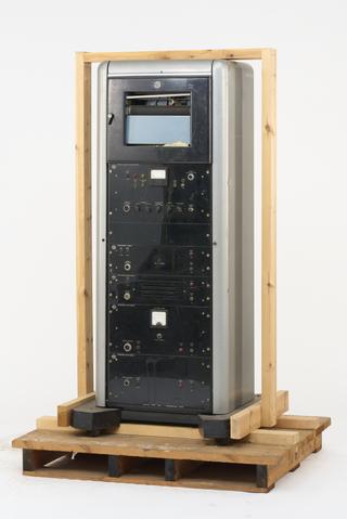 Optica UV/IR spectrophotometer and electronic console and accessories Part 3 : control cabinet