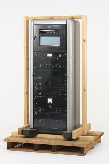 Optica UV/IR spectrophotometer and electronic console and accessories Part 3 : control cabinet