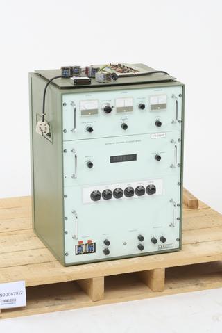 Automatic precision resistance A.C. double bridge type A6 with six decade swiches