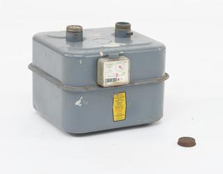 Dry gas meter