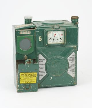 Dry gas meter