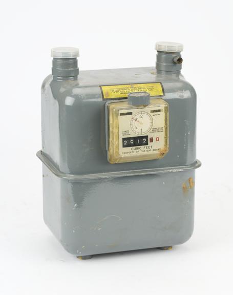 Dry gas meter