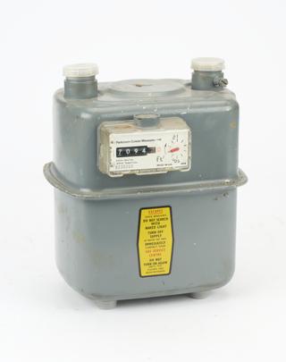 Dry gas meter