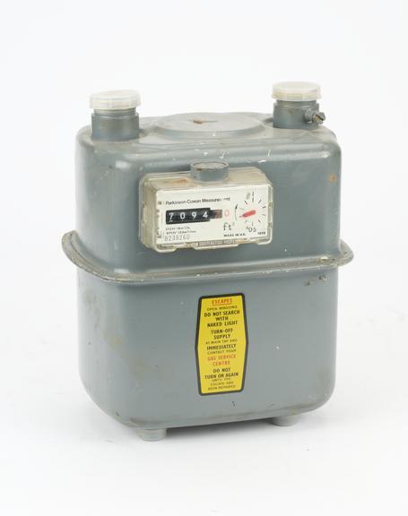 Dry gas meter