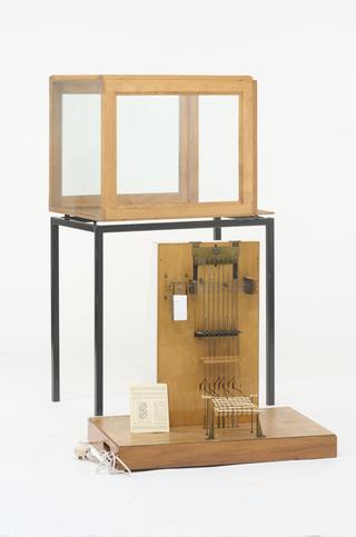 Working model to demonstrate jacquard mechanism