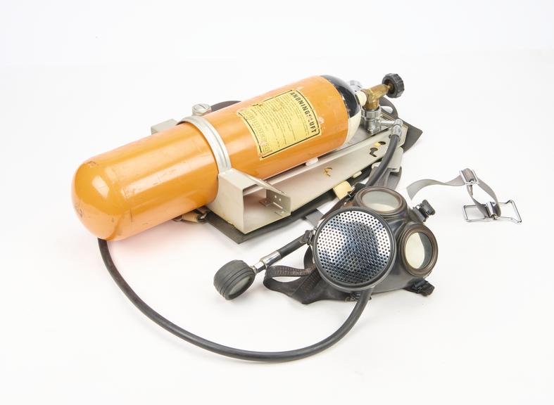Positive pressure 'Divator' breathing apparatus