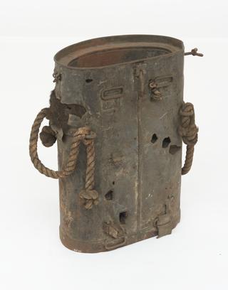 Metal insulated container for liquid