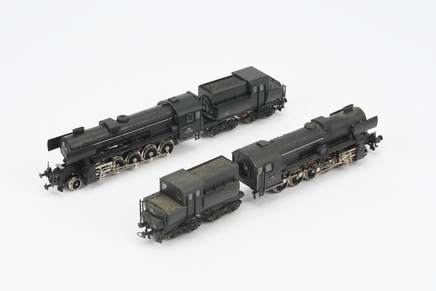 Model steam locomotive, OO gauge 2-rail electric, OBB 2-10-0 No.52 1719