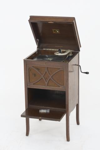 H.M.V. gramophone model No.145, 1929.