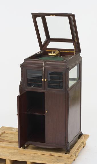 Pedestal grand demonstration model