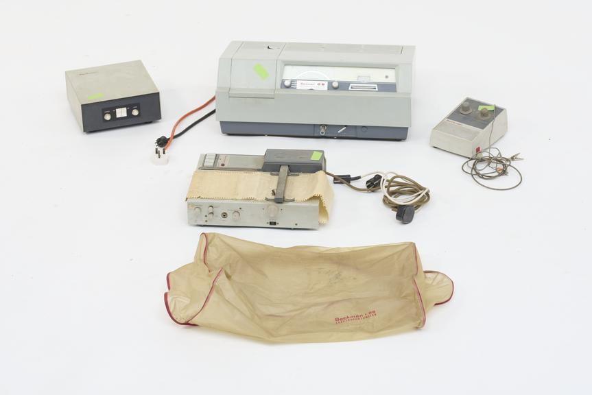 DB spectrophotometer by Beckman Instruments Inc.