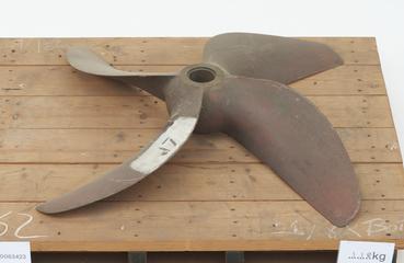 Cast iron 4-bladed screw propeller diameter 45"