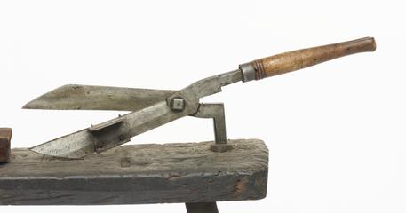 Textile bench shears