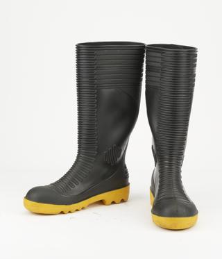 Pair of "Metasol" wellington boots in nitrile rubber/PVC with corrosion resistant steel midsole