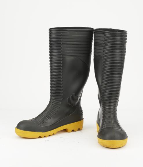 Pair of "Metasol" wellington boots in nitrile rubber/PVC with corrosion resistant steel midsole