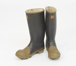 Pair of "Bullseye" insulated knee boots