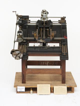 Cameograph carving machine