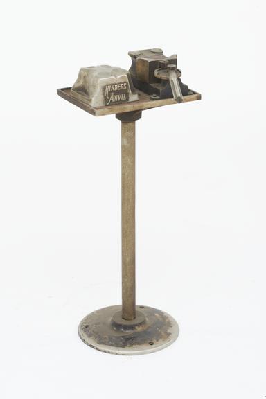 Chiropodial anvil on stand