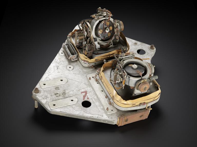 Gyroscope platform with two gyroscopes