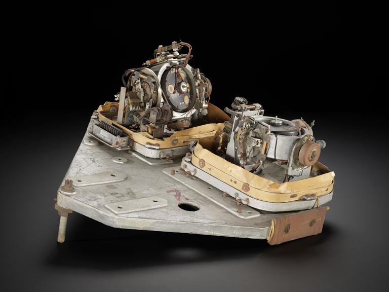 Gyroscope platform with two gyroscopes