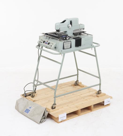 Double-beam recording microdensitometer