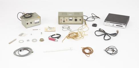 Varian HR 220 nuclear magnetic resonance spectrometer