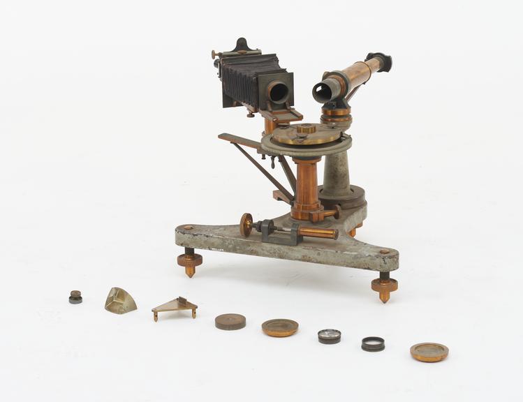 Spectrometer made by Adam Hilger for Lt Col J W Gifford when working in Prof Alfred Fowler's Laboratory