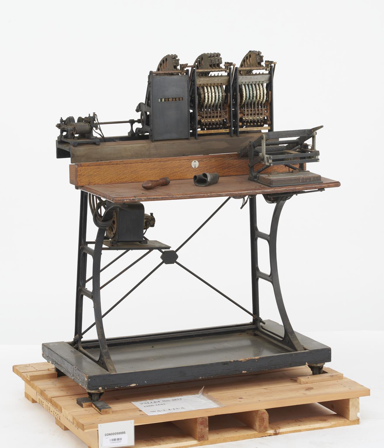 Hand operated Mercury cup tabulator | Science Museum Group Collection