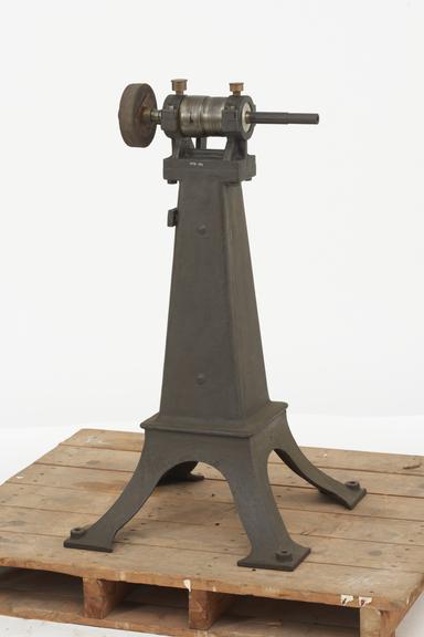 Pedestal grinder