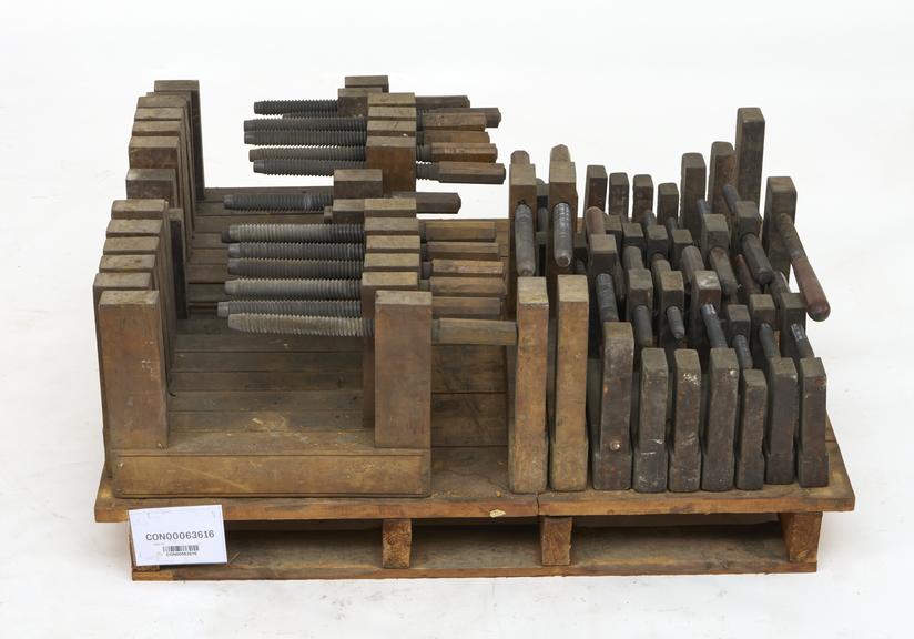 34 wooden joiners' screw cramps