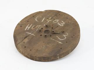 Wooden disc with 4 screws to attach to /8