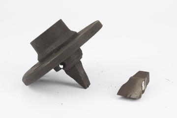 Driver plate with prong chuck in square socket