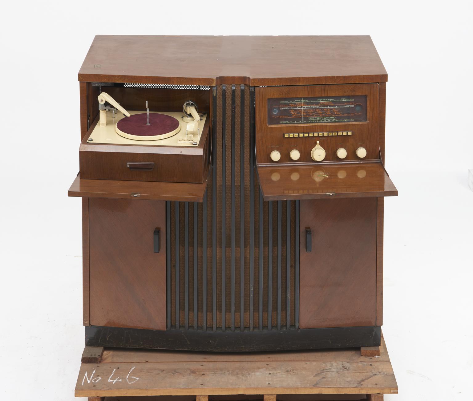H.M.V. radiogram (model 1612) 1950 | Science Museum Group Collection